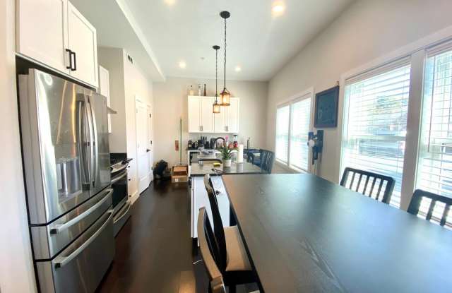 Photo of HOT MISSION HILL LISTING!!!!