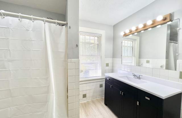 608 1/2 Portland Avenue