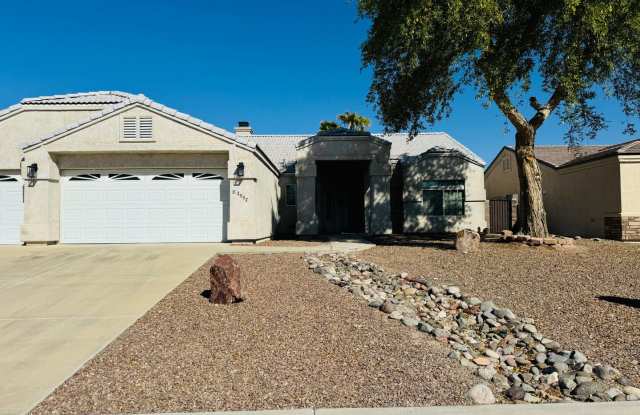 Spacious 3-Bedroom Home with Mountain Views, 3-Car Garage, and Furnished in Desert Lake Estates