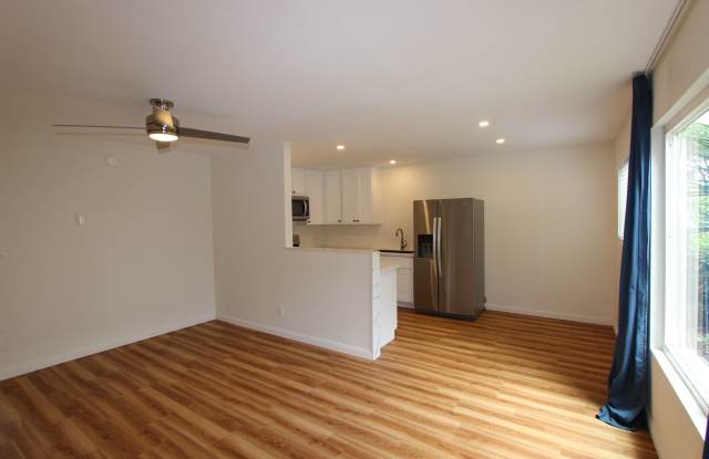 Beautiful, recently remodeled 1 bedroom 1 bathroom condo available now - MOVE IN SPECIAL