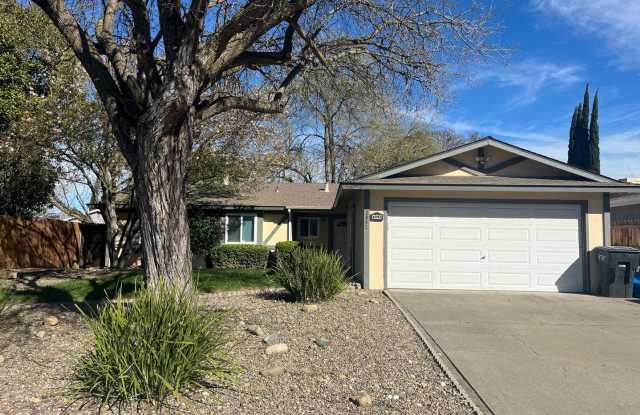 Cozy 4bed 2bath available in Natomas Sacramento Pet Friendly Home! - 3092 Parody Way, Sacramento, CA 95833