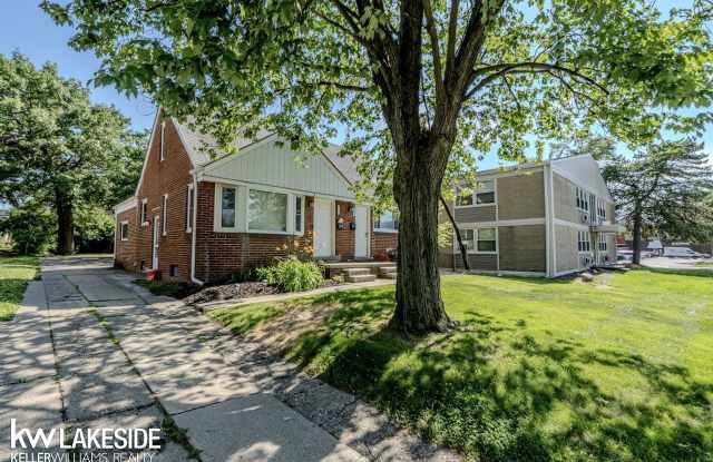 1627 W 9 Mile
