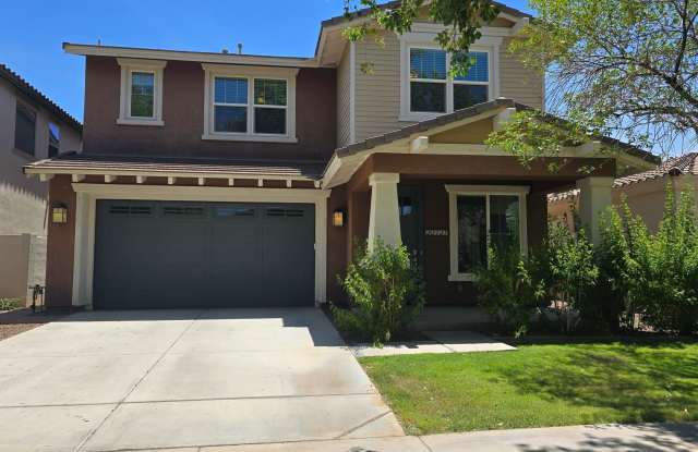 Upgraded kitchen and lots of sq ft in Verrado!