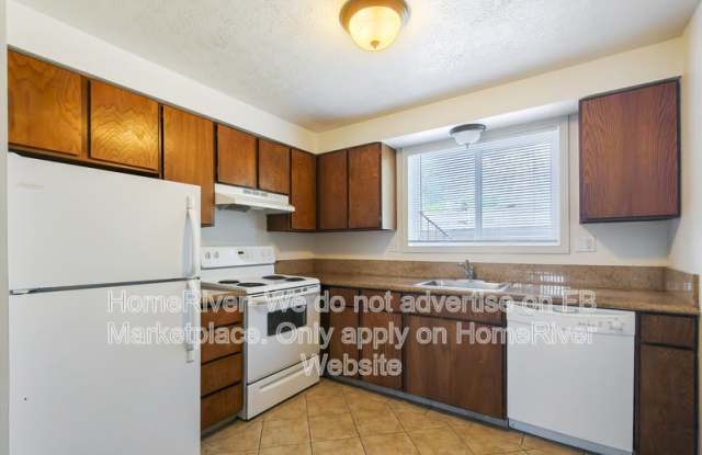 3221 S Regal St