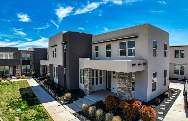 Available Sept 10! .2 bed, 2.5 bath, 2 car garage home for rent in Desert Color