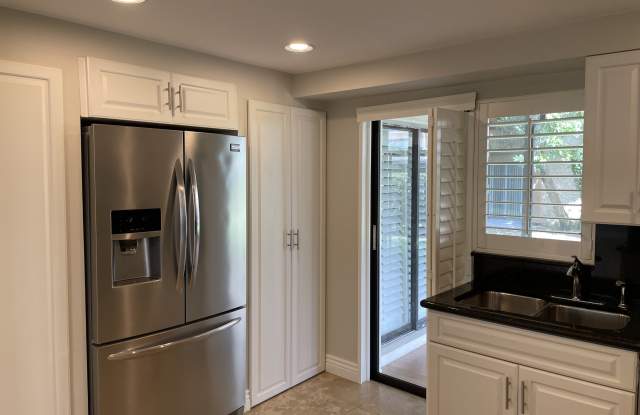 220 Wimbledon Lake Dr