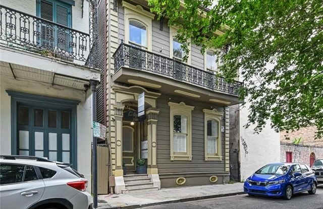 1309 DAUPHINE Street