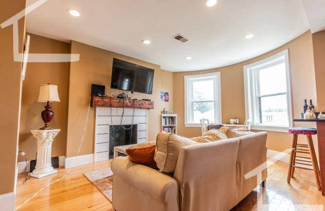 HOT BROOKLINE LISTING!!!!!