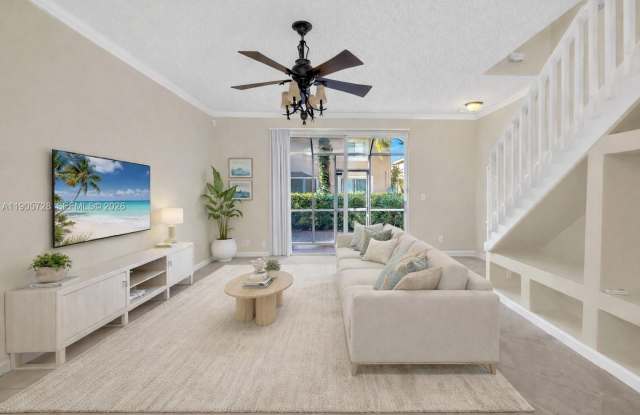 Photo of 2142 Madeira Dr