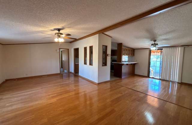 Photo of READY TO VIEW NOW! Adorable 3 Bed 2 Bath Home in New River NO HOA
