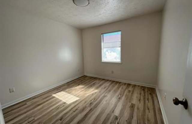 901 Russ Lake Drive, Unit 104