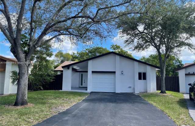 11565 SW 135th Ct - 11565 Southwest 135th Court, The Crossings, FL 33186