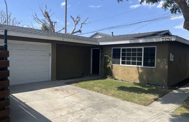 Photo of 2409 Curtis Avenue