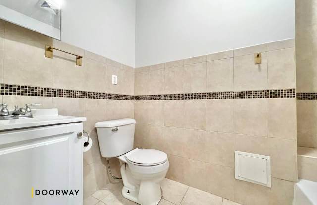 Photo of 1327 Halsey St Unit 2R