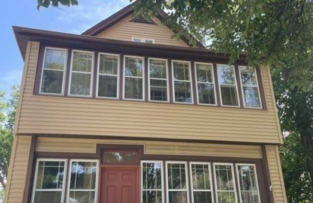 211 N Larch Avenue