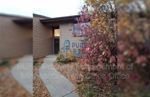 218 W Eagle Lake Dr