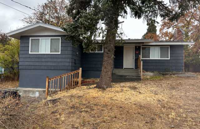 215 W Oregon Ave