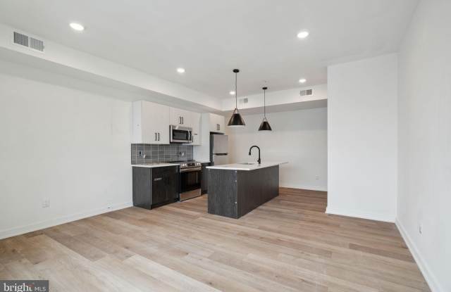1828 FRANKFORD AVENUE unit: 402