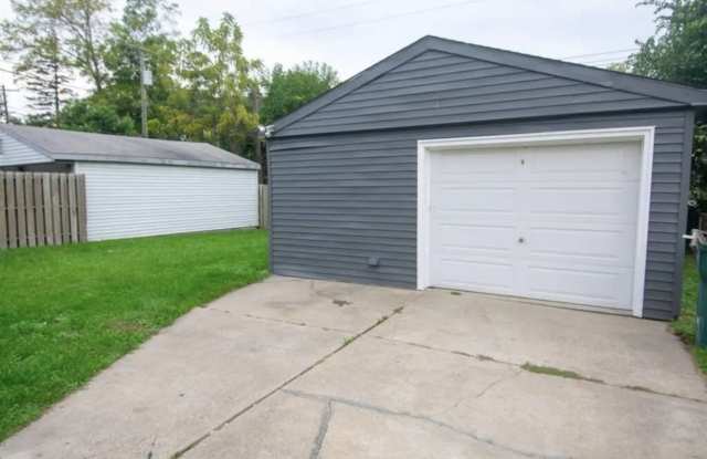 54 West Maxlow Avenue