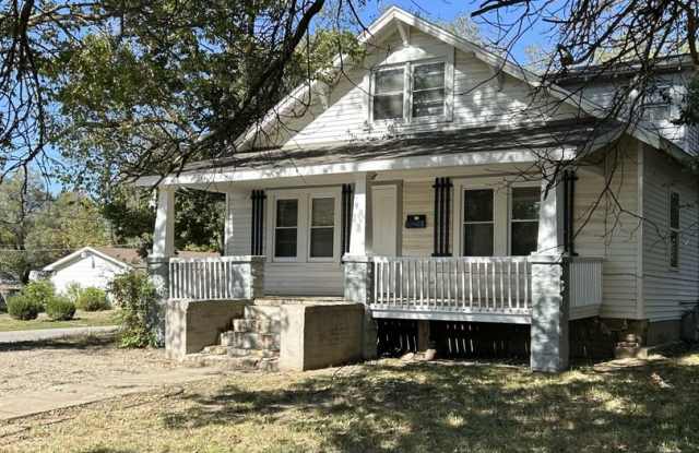 Photo of GORGEOUS 4BR/1BA - Large Corner Lot! A MUST SEE!