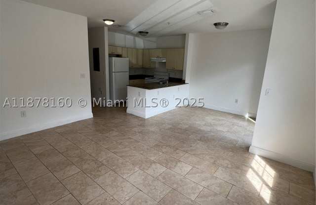 211 W 79th Pl