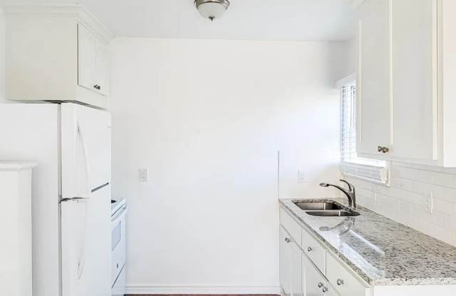 Photo of 1607 West Ave