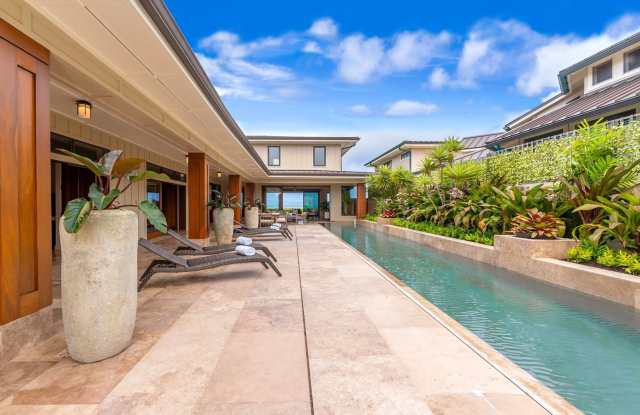 Mākālei: Beachfront Villa w/ Heated Pool  View