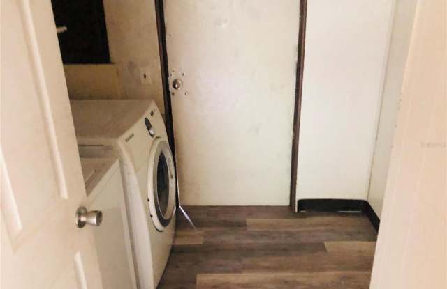 505 W HUBBARD AVENUE