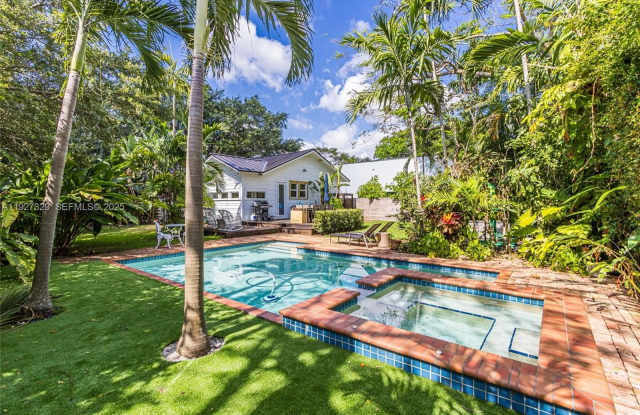 Photo of 665 NE 120th St