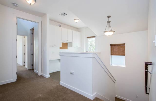 617 Peacock Lane, Unit B