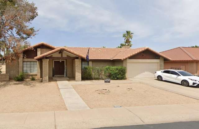 1830 E Manhatton Drive