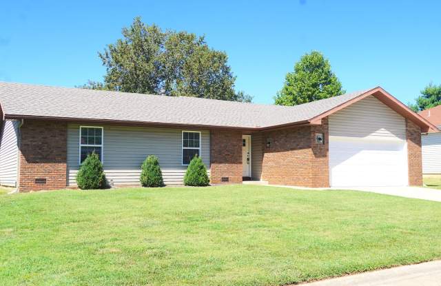 Adorable 3-Bed, 2-Bath Home with 2-Car Garage in Prime Location!