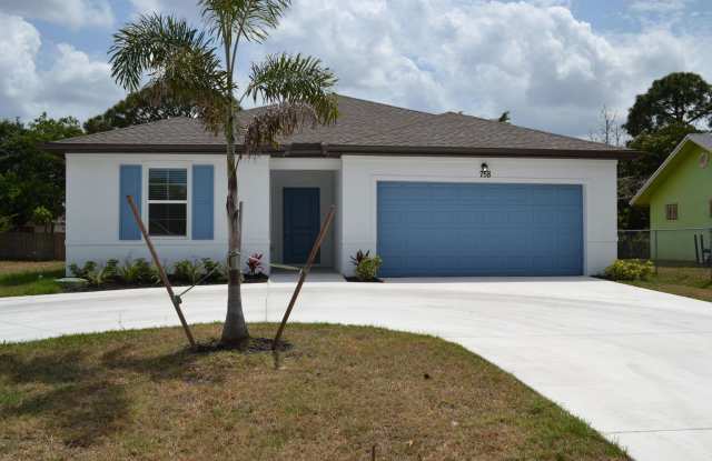 758 Northwest Airoso Boulevard