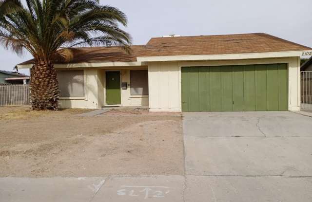 2102 E Russell Road