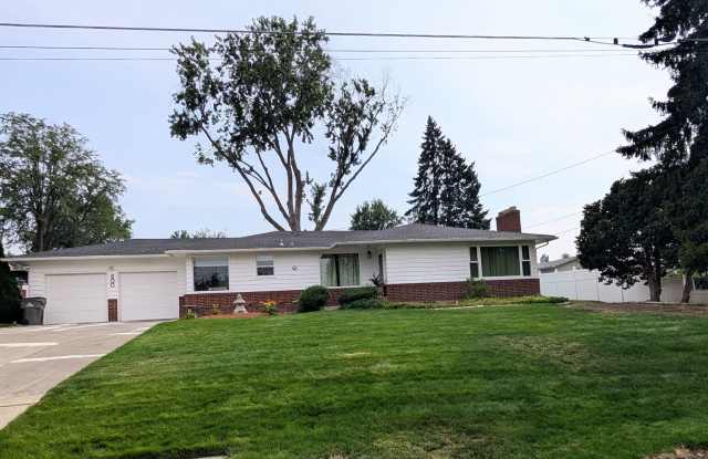 Photo of Huge Reno Addition House - Pet-Friendly!