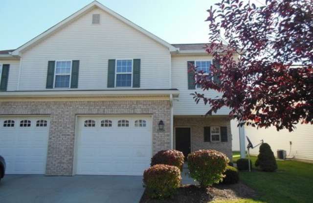 Noblesville 3 BR townhome - low maintenance community! photos photos