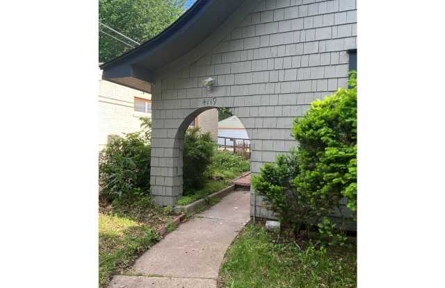 2 Story Duplex in College Hill
