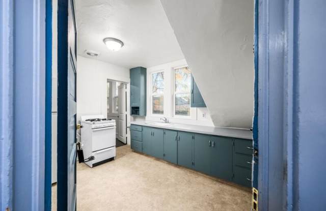 527 Monroe Street - 527 Monroe - Unit 4