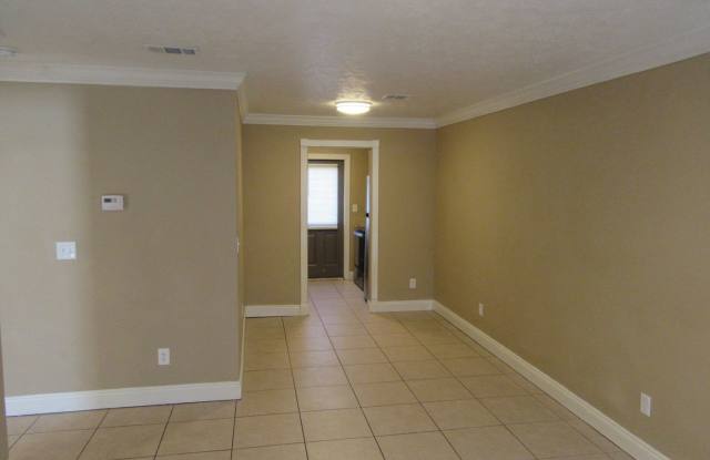 1410 #C New York Ave.