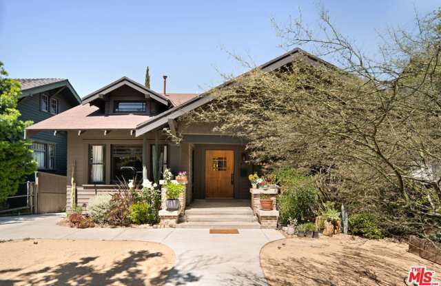 Photo of 1421 Edgecliffe Dr