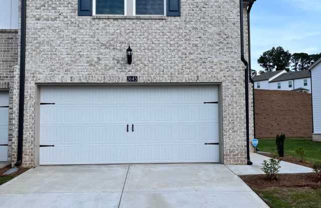 Photo of 3 Bedroom Townhome in Lawrenceville