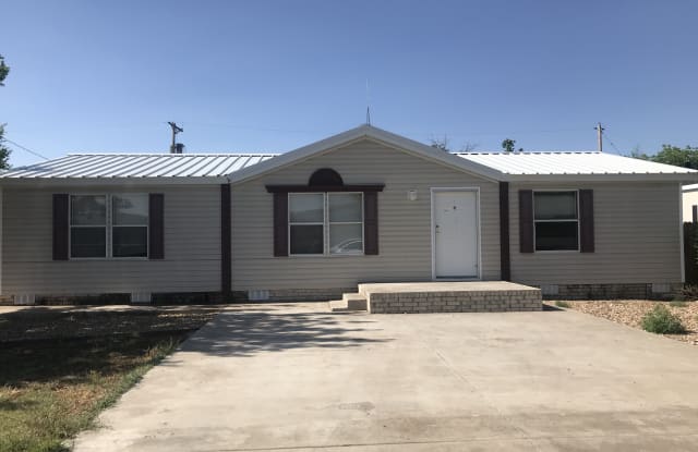 1604 E Brazos St - 1604 East Brazos Street, Portales, NM 88130