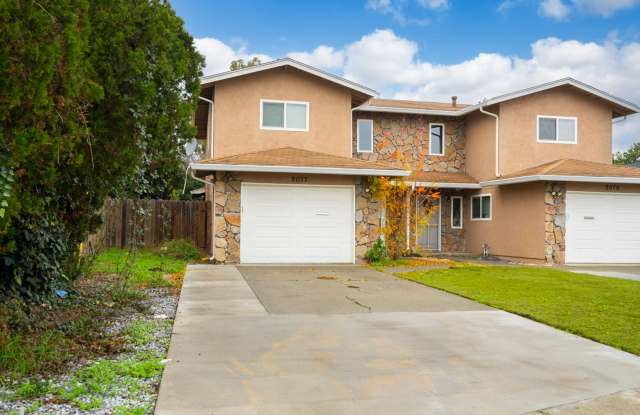 2 STORY DUPLEX LOCATED IN FAIRFIELD