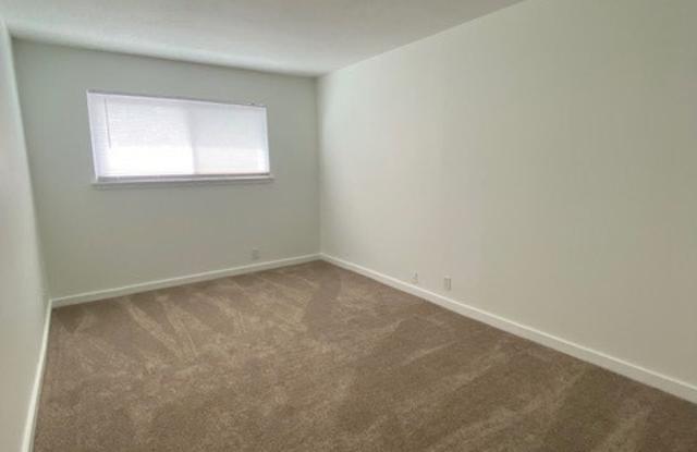 2033 Hidden Lake, Bldg 47 - 1