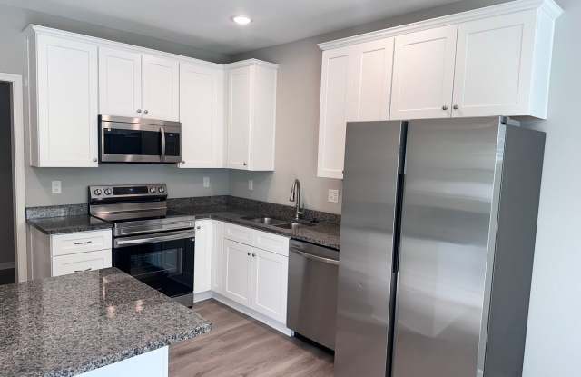 3 Bed | 2.5 Bath | 1 Car Garage Duplex in Pleasant Hill w/ Special