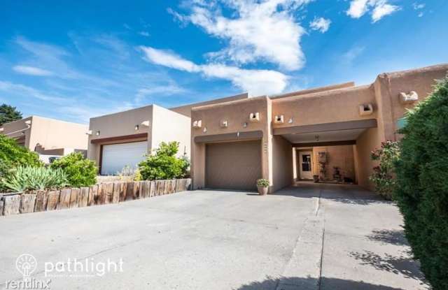 7512 Lantern Road NE UNIT