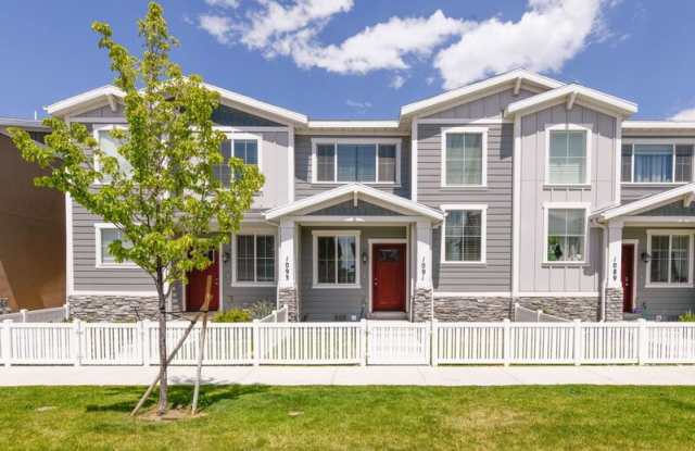 1091 W Emerald Pools Ln