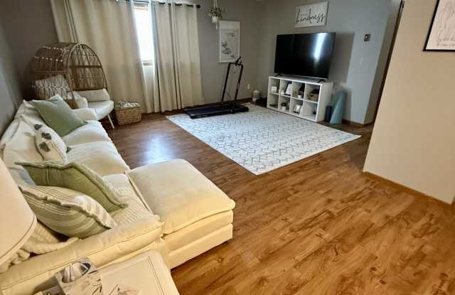 162 Tower Road South - 162