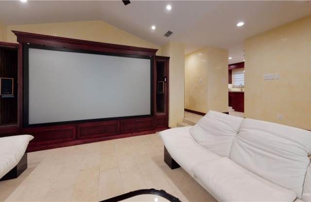 2816 Gardenia Circle