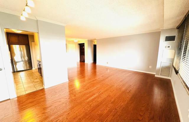 5500 HOLMES RUN PKWY #410